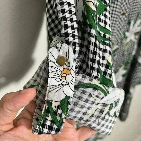 SOLITAIRE BY RAVI KHOSLA Floral Plaid Top | size large - Picture 5 of 5